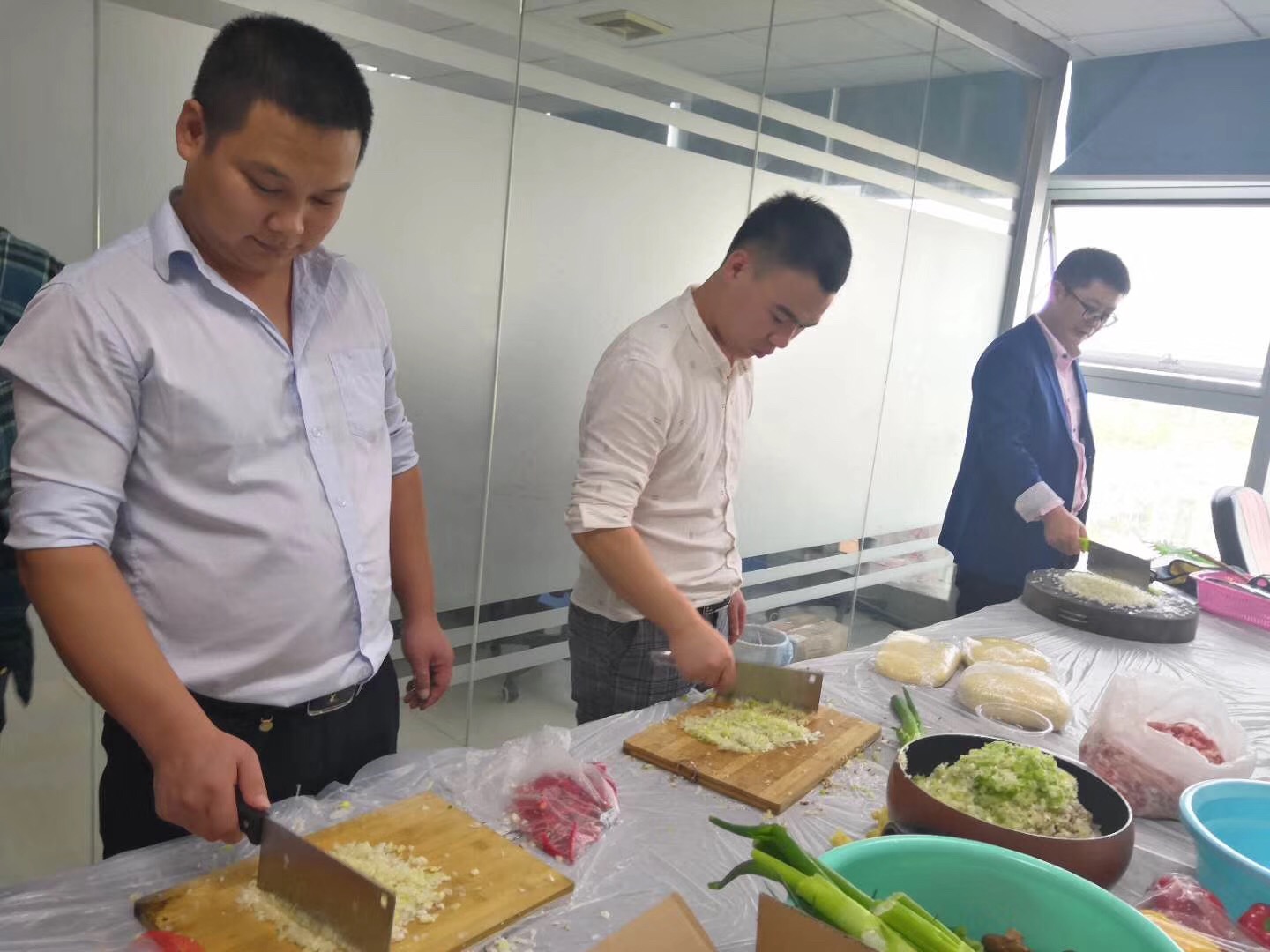 東勝物流--冬至的歡樂(lè)時(shí)光，深圳到香港物流,香港物流專線,深圳香港進(jìn)出口,中港物流,香港深圳貨運(yùn)運(yùn)輸_深圳市東勝物流有限公司