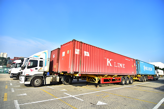 深圳到香港物流公司如何提高服務(wù)？深圳到香港物流-香港物流專線-中港貨運(yùn)物流運(yùn)輸專線-佛山到香港物流專線-一般貿(mào)易進(jìn)出口報(bào)關(guān)代理-倉(cāng)儲(chǔ)配送-深圳市東勝物流有限公司