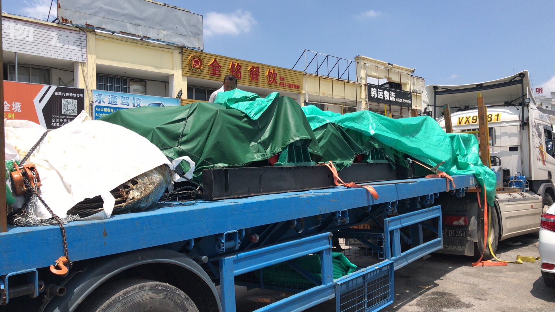 香港物流專線退換貨須知；深圳到香港物流-香港物流專線-中港貨運(yùn)物流運(yùn)輸專線-佛山到香港物流專線-一般貿(mào)易進(jìn)出口報(bào)關(guān)代理-倉(cāng)儲(chǔ)配送-深圳市東勝物流有限公司