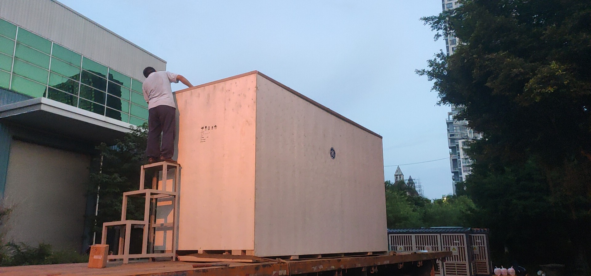 廣州某公司大型變壓器運(yùn)輸?shù)较愀郯咐?-東勝物流