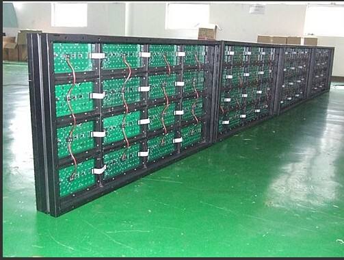 大型LED，光電項目顯示屏出口到香港運輸案例；led電子屏運輸?shù)较愀郜F(xiàn)場圖