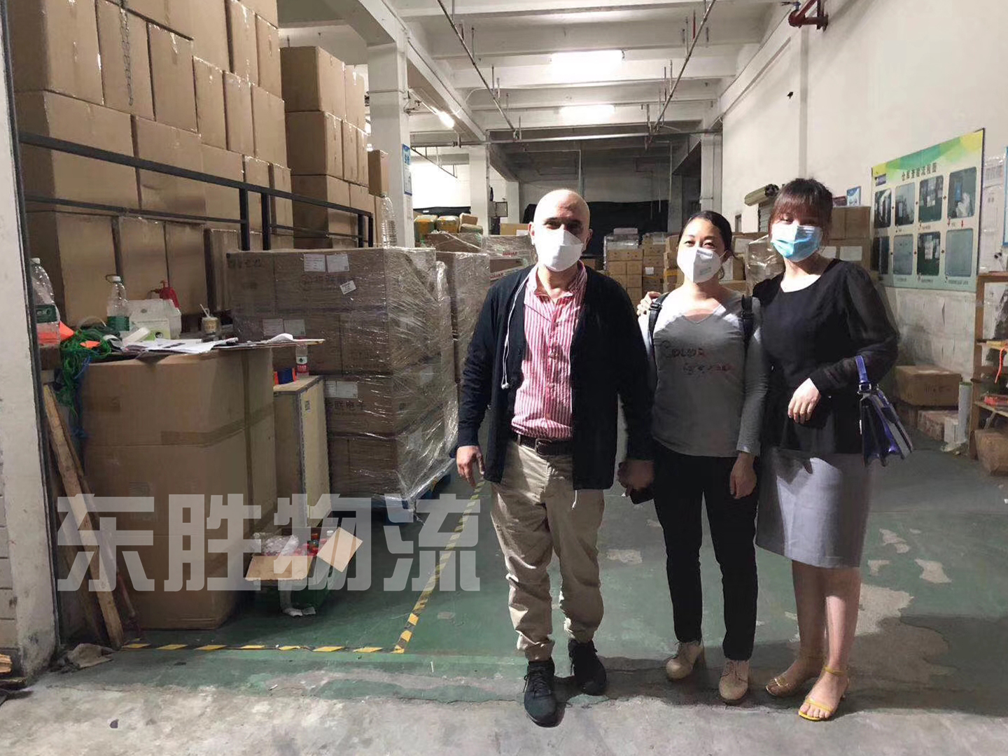 意大利客戶口罩出口運輸?shù)轿宜緜}庫考察，現(xiàn)場圖